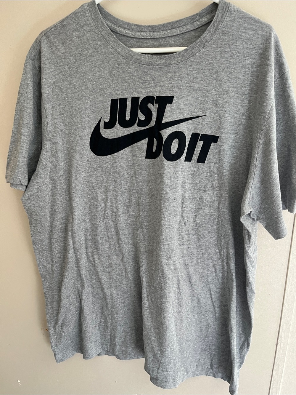 Nike Men’s Gray T-Shirt with Black 'Just Do It' Logo